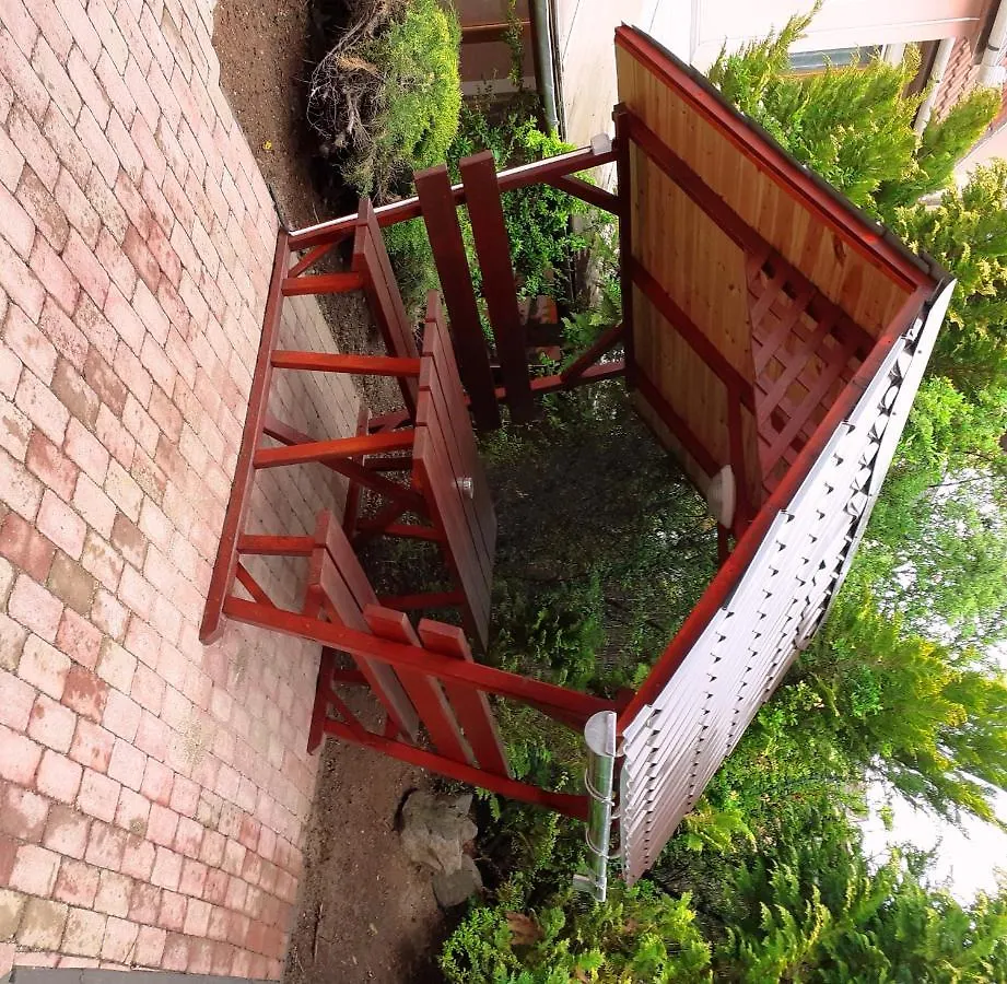 Flamingo Vendeghaz Bed & Breakfast Eger