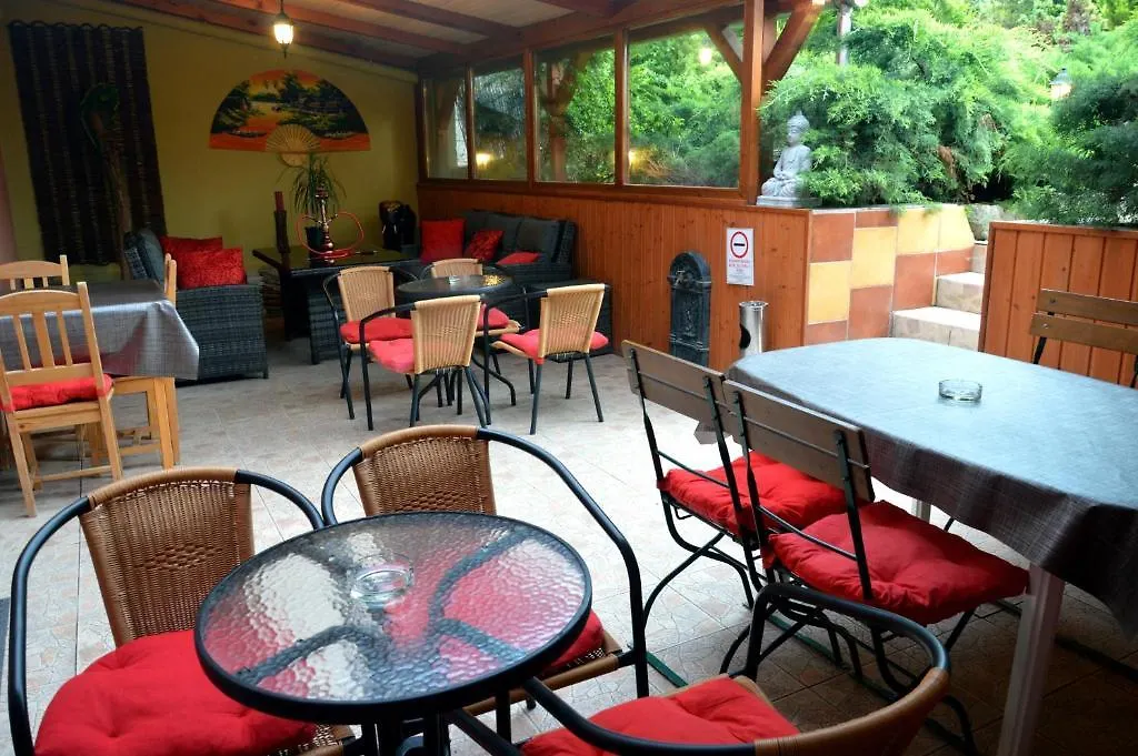 Flamingo Vendeghaz Bed & Breakfast Eger