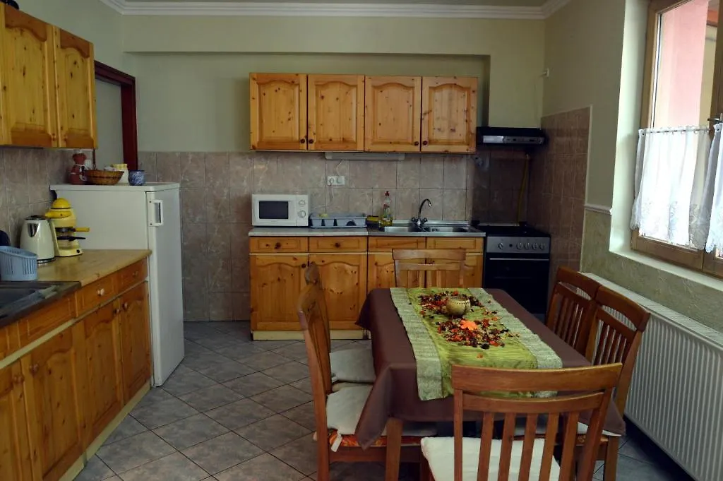 Flamingo Vendeghaz Bed & Breakfast Eger
