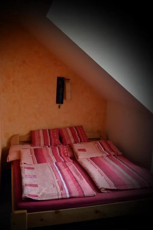 Flamingo Vendeghaz Bed & Breakfast Eger