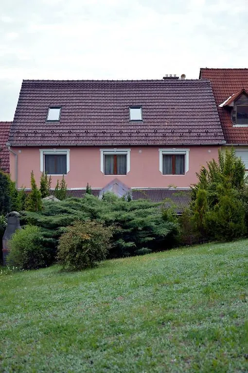 Flamingo Vendeghaz Bed & Breakfast Eger