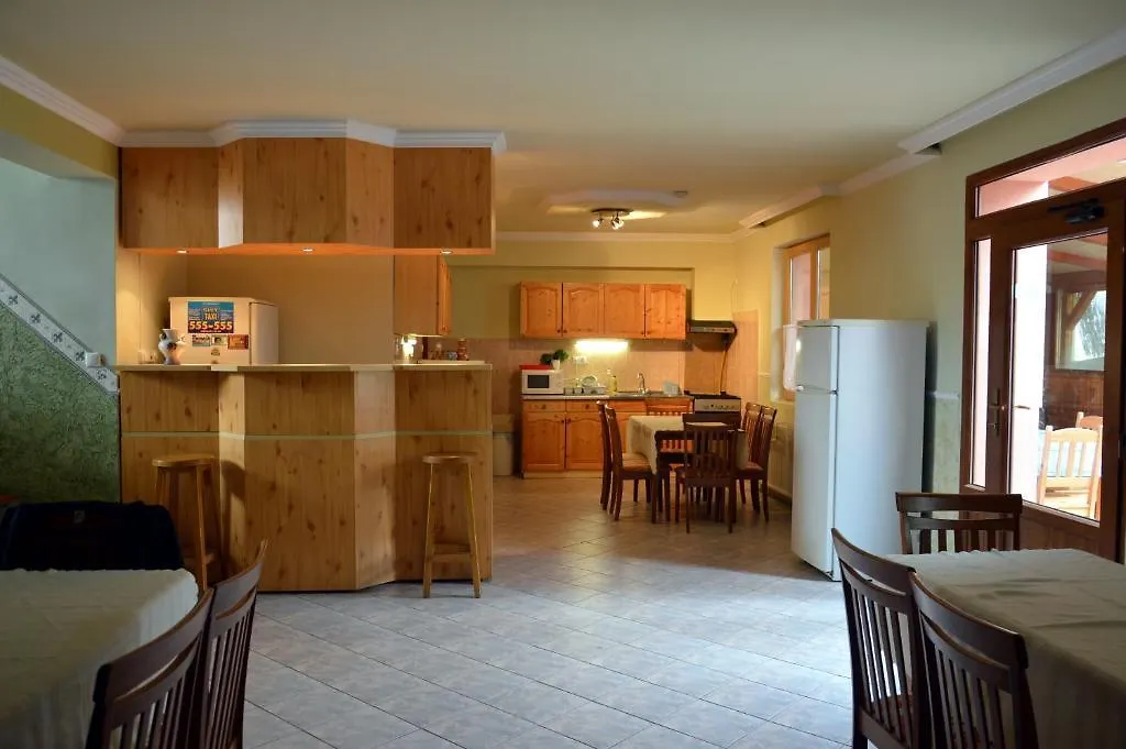 Flamingo Vendeghaz Bed & Breakfast Eger