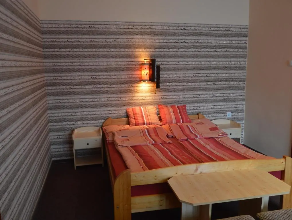 Flamingo Vendeghaz Bed & Breakfast Eger